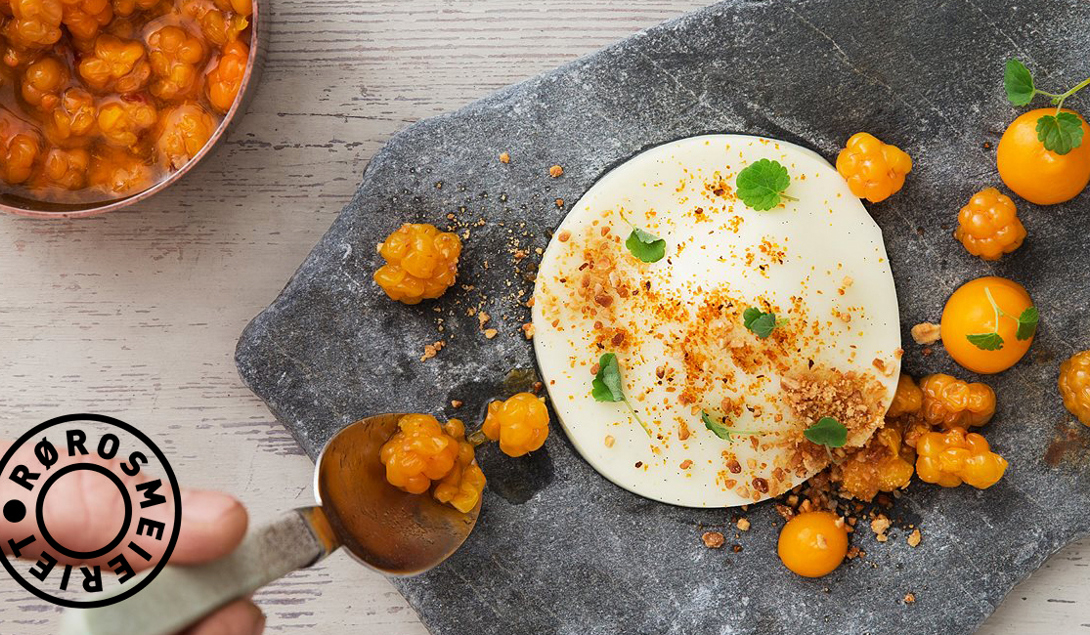 Multebær servert med produkter fra Rørosmeieriet